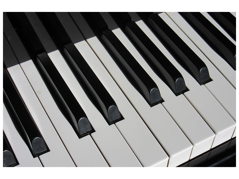 modern-3-piece-canvas-print-close-up-piano