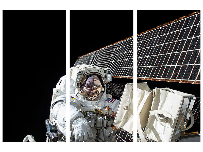 3-piece-canvas-print-astronaut-at-work